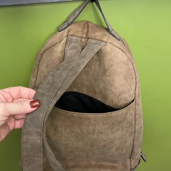 Vegan leather backpack - Picture 3 of 7